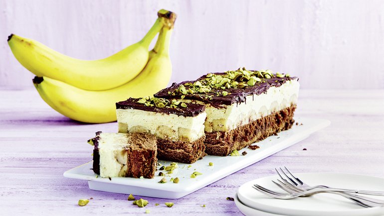Bananenschnitte mit Schokoladen-Pistazien-Topping