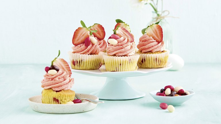 Cupcakes aux fraises et à la rhubarbe