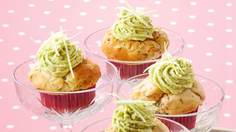 Schinken-Kräuter-Cupcake mit grünem Topping