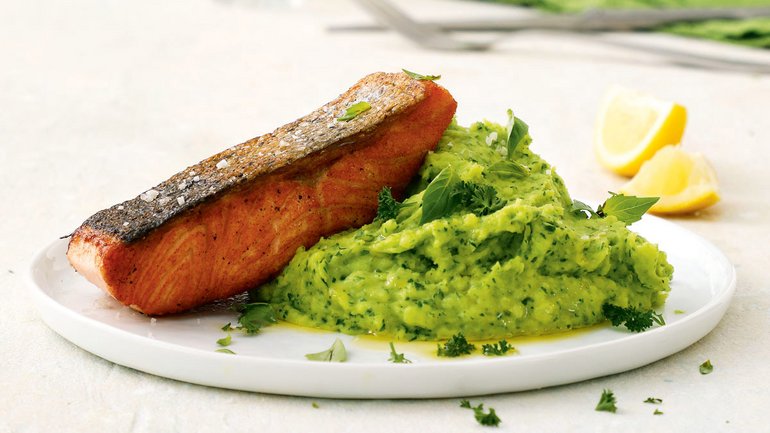 Grüner Kartoffelstock mit Fisch