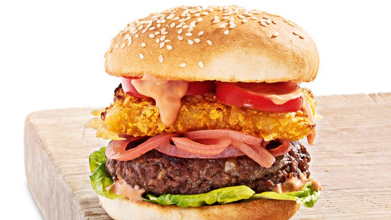 «Bern-Burger» Hamburger mit Emmentaler in Chipskruste