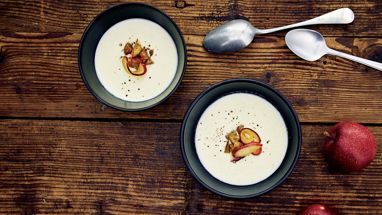 Selleriesuppe mit Marroni-Apfel-Topping